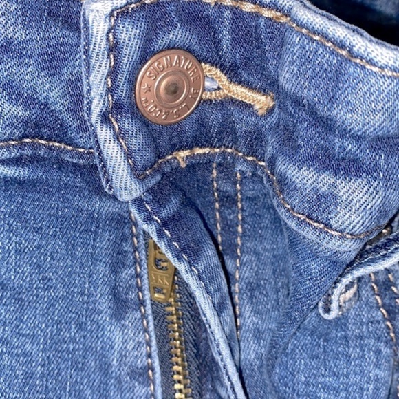 Levi’s high rise denim shorts size 12/31 - Picture 6 of 7